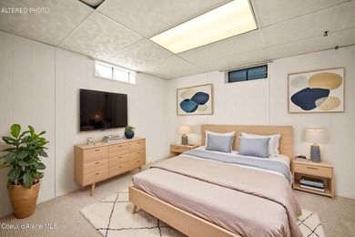 Looking for the perfect location? This 4-bed, 2-bath puts you - photo 38