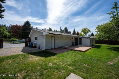 Looking for the perfect location? This 4-bed, 2-bath puts you - photo 42
