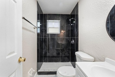 Turnkey Quadplex easy to show. The property has all impact - photo 8