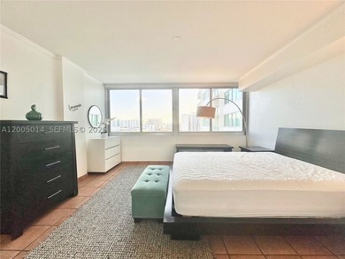 Modern 1 bed + den, 1.5 bath residence in a beachfront building - photo 11