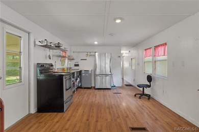 Charming 2-bedroom, 1-bath single-wide situated on a spacious 0 - photo 11