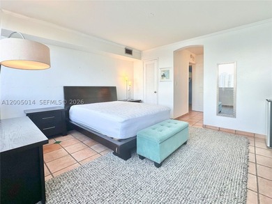 Modern 1 bed + den, 1.5 bath residence in a beachfront building - photo 13