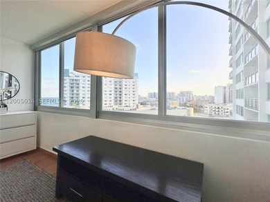 Modern 1 bed + den, 1.5 bath residence in a beachfront building - photo 14