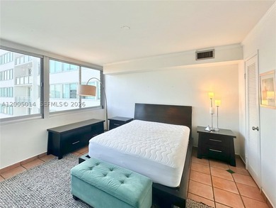 Modern 1 bed + den, 1.5 bath residence in a beachfront building - photo 15