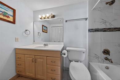 Bright & airy condo in desirable Hillcrest 21! Featuring tile - photo 16