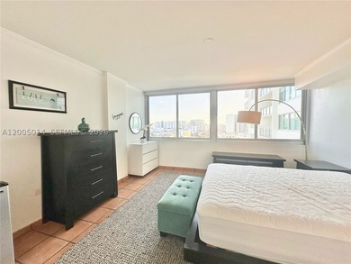 Modern 1 bed + den, 1.5 bath residence in a beachfront building - photo 17