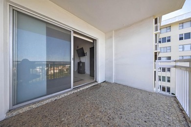 Bright & airy condo in desirable Hillcrest 21! Featuring tile - photo 19