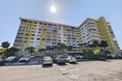 Bright & airy condo in desirable Hillcrest 21! Featuring tile - photo 21