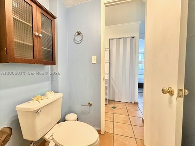 Modern 1 bed + den, 1.5 bath residence in a beachfront building - photo 22