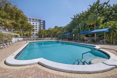 Bright & airy condo in desirable Hillcrest 21! Featuring tile - photo 22