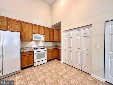 **OPEN SATURDAY, 07/25, 12PM - 2PM** Rare penthouse opportunity - photo 31