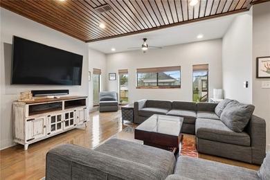 Welcome to this beautifully maintained, newer construction home - photo 5