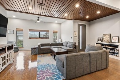 Welcome to this beautifully maintained, newer construction home - photo 6