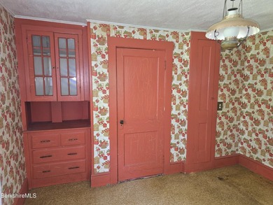 Location, Privacy, and Stonewalls all in one! Discover a rare - photo 8