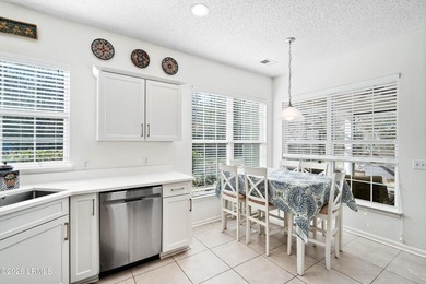 ***Brand new LVP Throughout*** Beautifully maintained Wren Villa - photo 32