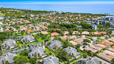 Just a 5-minute walk to Jupiter Beach, this 2-bedroom, 2 bath - photo 2