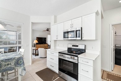 ***Brand new LVP Throughout*** Beautifully maintained Wren Villa - photo 34