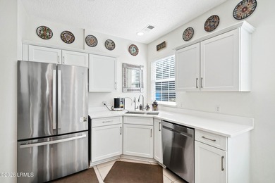 ***Brand new LVP Throughout*** Beautifully maintained Wren Villa - photo 35