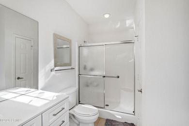***Brand new LVP Throughout*** Beautifully maintained Wren Villa - photo 42