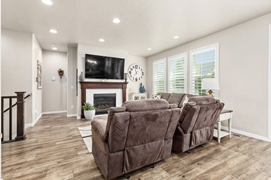 GREAT VALUE! This like new rambler offers true MAIN-FLOOR LIVING - photo 4