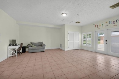 Beautiful CBS pool home on 4.4 acres in the highly sought-after - photo 28