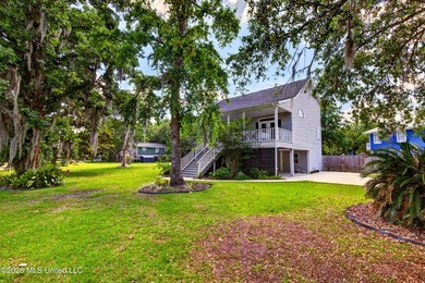 Welcome to this beautiful Biloxi home located in a well-kept - photo 3