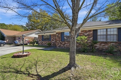 Located on the southside of Savannah and conveniently close to - photo 2