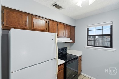 Located on the southside of Savannah and conveniently close to - photo 9