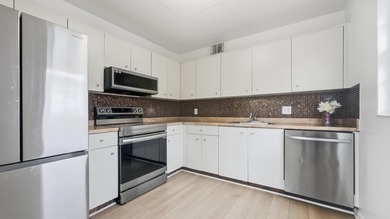 Beautiful corner unit featuring 2 bedrooms and 2 bathrooms with - photo 6