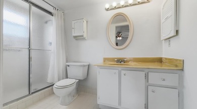 Beautiful corner unit featuring 2 bedrooms and 2 bathrooms with - photo 10