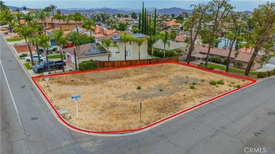 Fabulous flat corner lot with access from two streets, well - photo 1