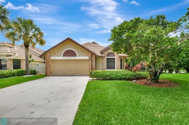 (private lake, pond, creek) Home For Sale in Boynton Beach Florida