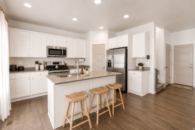 Welcome home to this stunning 3 bedroom, 2.5 bathroom move-in - photo 11