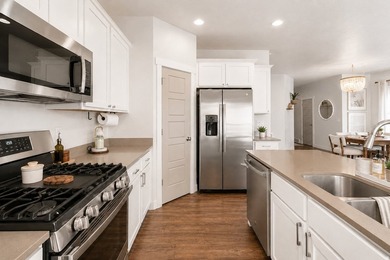 Welcome home to this stunning 3 bedroom, 2.5 bathroom move-in - photo 12