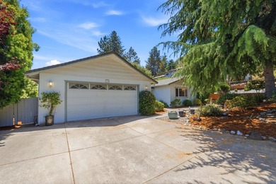 First time on the market in 55 years! Welcome to 130 Caliente Dr - photo 3
