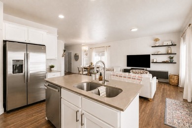 Welcome home to this stunning 3 bedroom, 2.5 bathroom move-in - photo 13