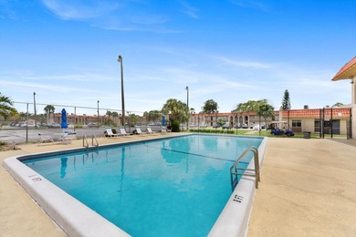 Beautifully renovated 2-bedroom, 1-bath second-floor condo - photo 14