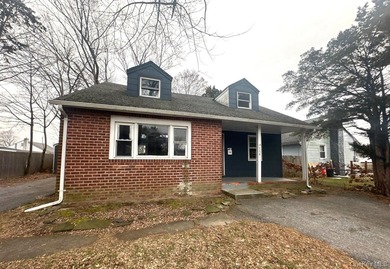 Guggenheim Lake Home For Sale in North Babylon New York