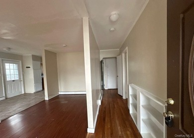 Fantastic Cape Cod-style home with a full basement, detached - photo 2