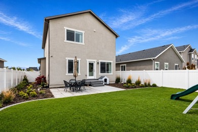 Welcome home to this stunning 3 bedroom, 2.5 bathroom move-in - photo 26