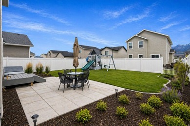 Welcome home to this stunning 3 bedroom, 2.5 bathroom move-in - photo 27