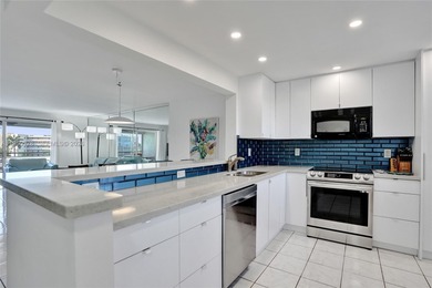 (private lake, pond, coastal) Condo For Sale in Dania Florida