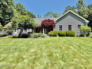 Beautifully designed for one level living and both pristine and - photo 1