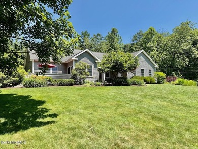 Beautifully designed for one level living and both pristine and - photo 2