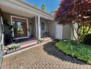 Beautifully designed for one level living and both pristine and - photo 5