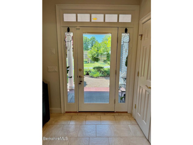 Beautifully designed for one level living and both pristine and - photo 6