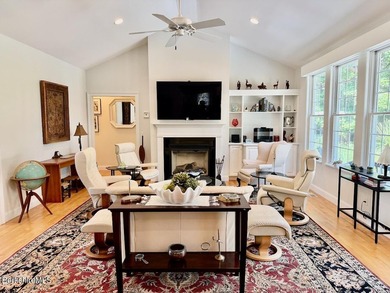 Beautifully designed for one level living and both pristine and - photo 8