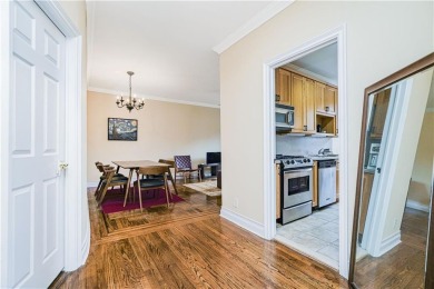 Welcome to this bright and beautifully presented 800 square foot