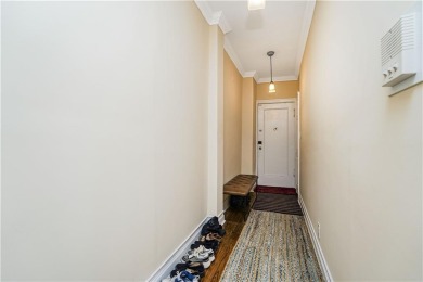 Welcome to this bright and beautifully presented 800 square foot