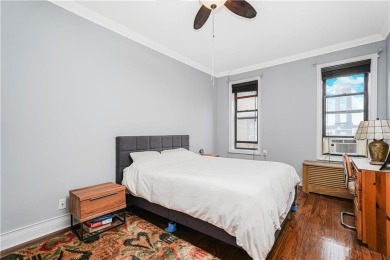 Welcome to this bright and beautifully presented 800 square foot